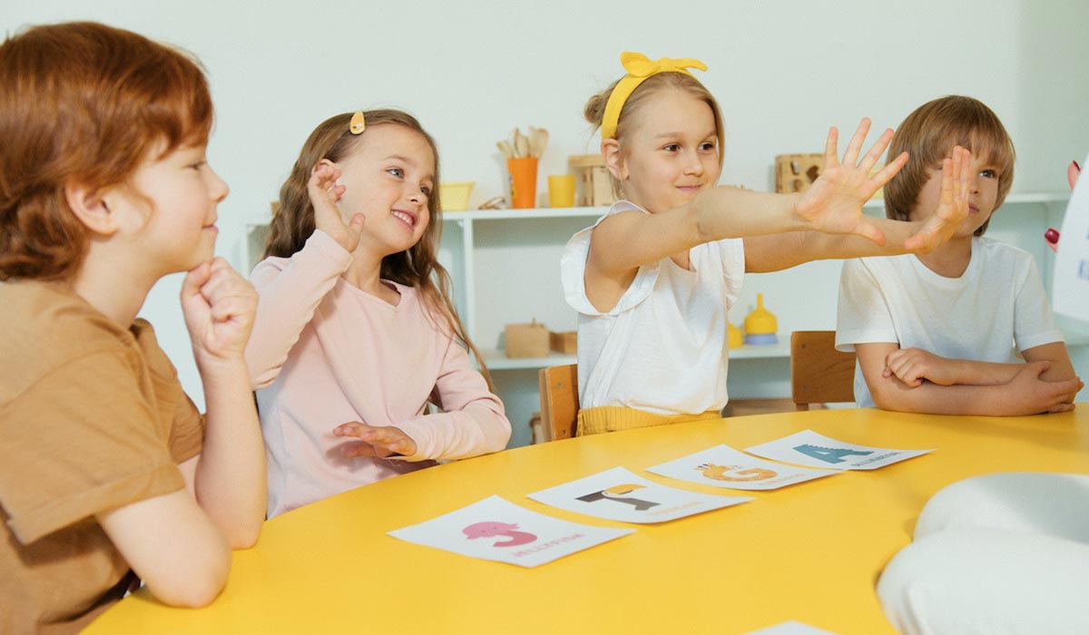 otroci-ponovno-slisijo